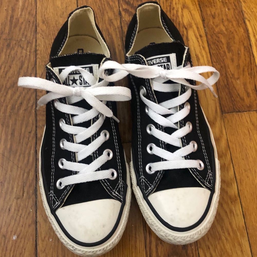 Converse Low Top Black (women’s 8/converse size 6)